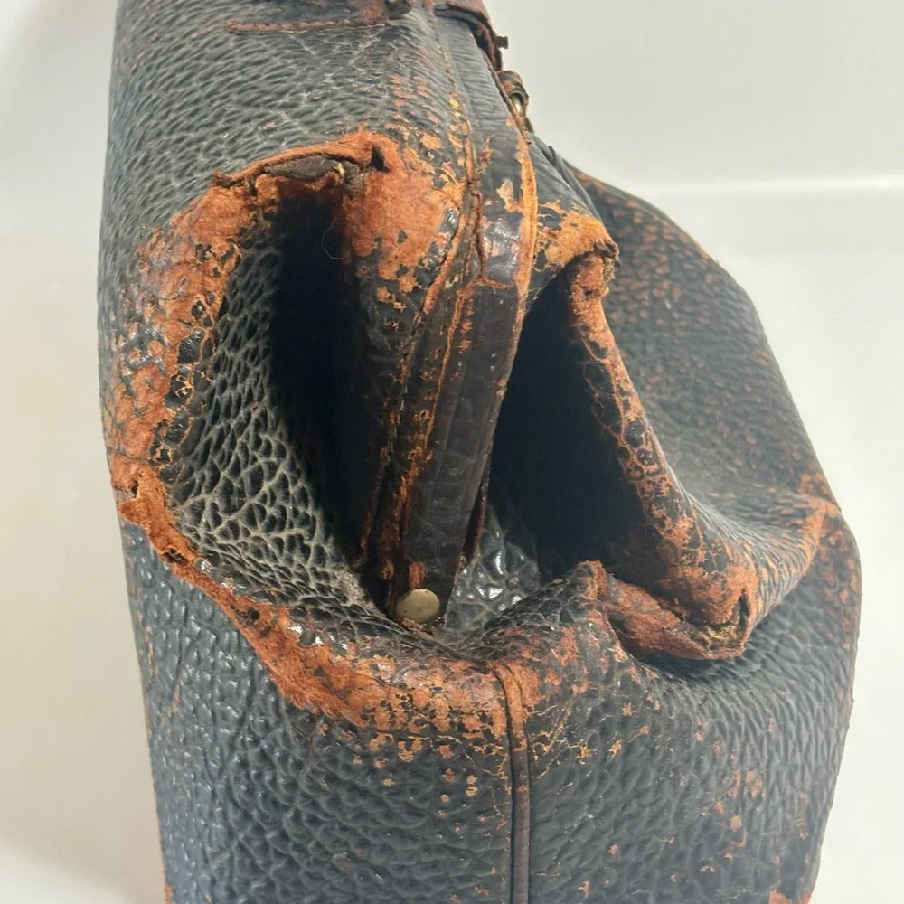 Vintage Leathers Doctors Bag Circa 1920s Leather Handles Lock Closure Bun Feet